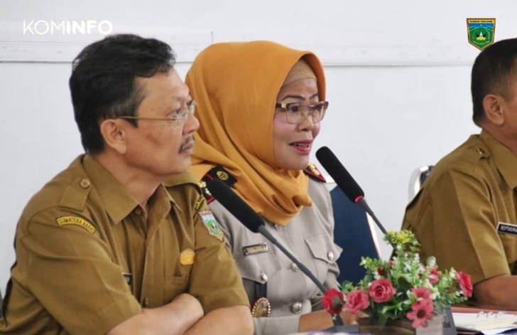 Kepala BPN/ATR Kota Padang Panjang, Nora Endomata, ST, M.Sc., menyampaikan sambutan pada kegiatan penyuluhan PTSL tahun 2020 yang dibuka Asisten I Walikota Bidang Pemerintahan dan Kesra Syahdanur, SH, MM. (Selasa, 14/1/2020).