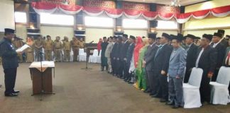 Bupati Solok, Gusmal, melantik dan pengambilan sumpah janji jabatan administrator di lingkup Pemda Kabupaten Solok, Selasa (31/12/2019).