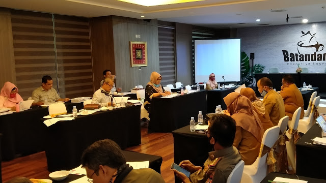 Komisi I DPRD Kota Padang menggelar rapat pembahasan anggaran dengan Bagian Protokoler dan Komunikasi Pimpinan Setdako Padang