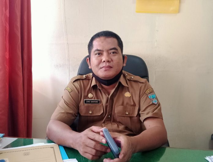 Keterangan Foto : Kepala Dinas Tenaga Kerja Pasaman Barat, Joko Santoso Saat Ditemui di Ruang Kantornya, Selasa (08/09/2020)