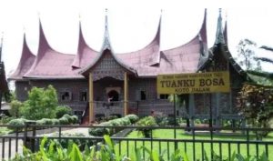 Foto : Rumah Gadang Tuanku Bosa Talu di Koto Dalam, Kenegarian Talu, Kecamatan Talamau, Kabupaten Pasaman Barat, Sumatera Barat.