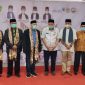 Sekretaris Daerah Provinsi Sumatera Barat Drs. Alwis bersama Kepala OPD Provinsi Sumbar menyambut kedatangan rombongan khafilah MTQ Nasional ke XXVIII di Bandara Internasional Minangkabau