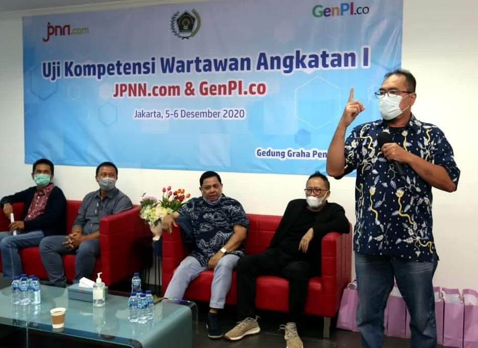 Kamsul Hasan Saat Menjadi Penguji UKW JPNN.com & GenPI.co