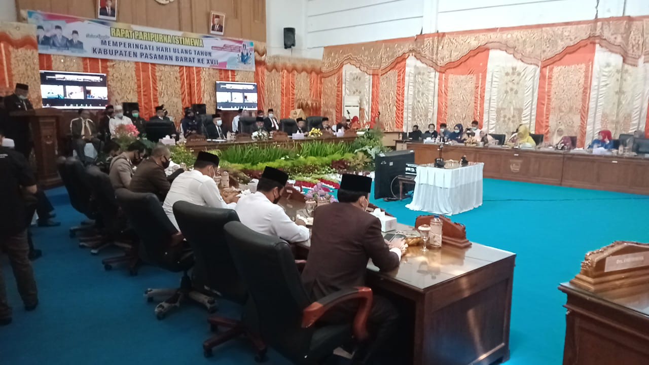 Saat berlangsungnya Sidang Paripurna Istimewa DPRD Pasaman Barat dalam Memperingati HUT Pasbar Ke-17 di Padang Tujuh, Kamis (7/1/2020) Pagi