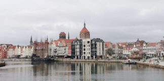 Keterangan Foto : Kota Gdansk, di Pinggir Laut Baltik yang Merupakan Salah Satu Pelabuhan Laut di Polandia Tempat Berangkatnya Orang-orang Polandia Mencari Penghidupan yang Lebih Baik di Luar Negeri