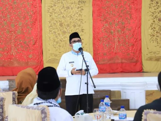 
 Wako Hendri Septa Ajak Pelaku Usaha Salurkan Kurbannya ke Masjid dan Musala