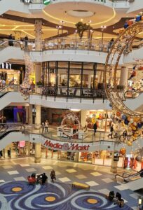 Suasana salah satu mall terbesar di Ibu Kota Warsawa Mall BlueCity