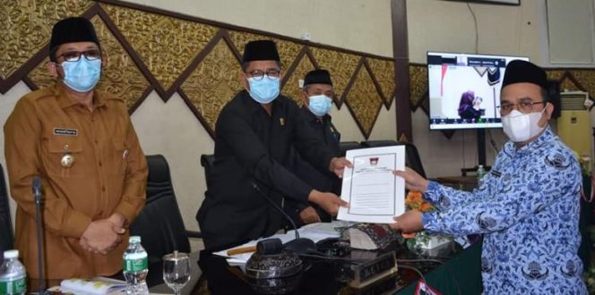 
 DPRD Padang bersama Pemko Sepakati APBD TA 2022 Sebesar Rp2,8 Triliun