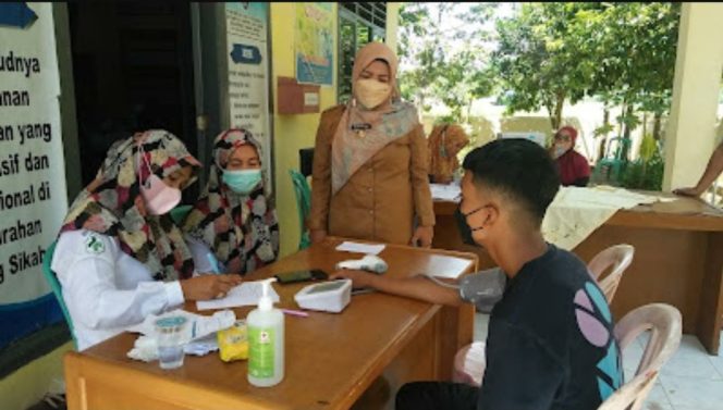 
 Lurah Padang Sikabu, Nurasiah Targetkan Capaian 70% Warganya Ikut Vaksin