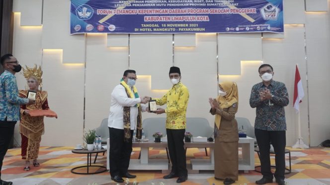 
 Dikunjungi Watimpres, Bupati Safaruddin berharap Lima Puluh Kota menjadi Role Model Pendidikan di Sumatera Barat