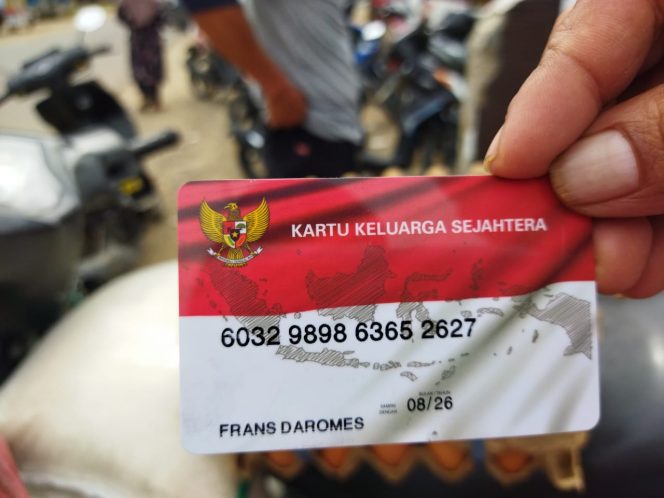 
 Keluarga Penerima Manfaat KKS Terima Bantuan Sembako di Sikabau, Warga Tak Diberi Pilihan