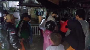 Padang Panjang Dilanda Banjir, Wako Fadly Pimpin Evakuasi Warga Hingga Dinihari