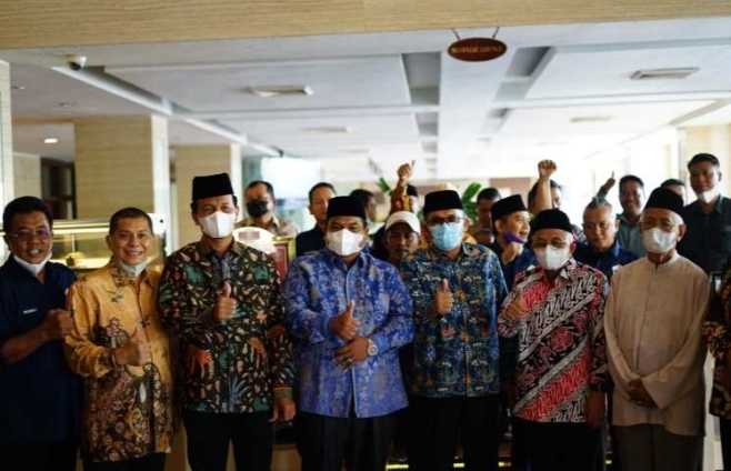 
 Bupati Padang Pariaman Suhatri Bur Hadiri Pelantikan PKDP Kota Padang