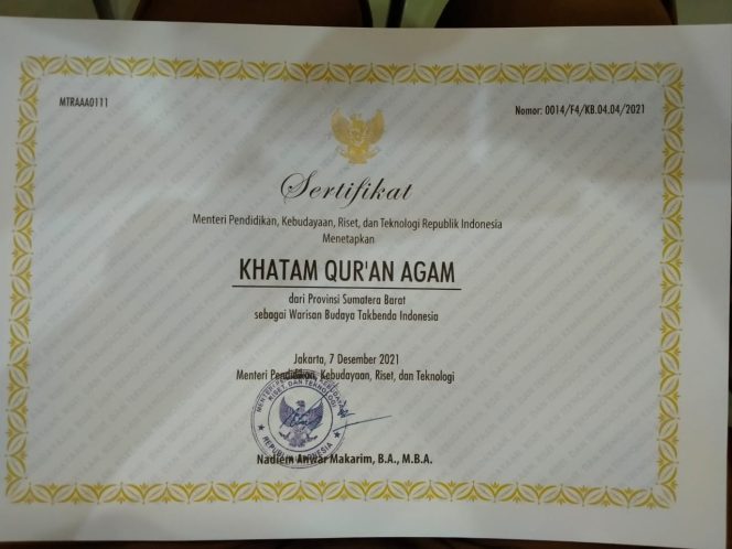 
 Khatam Al Quran Agam Dapat Sertifikat WBTB Indonesia dari Mendikbudristek