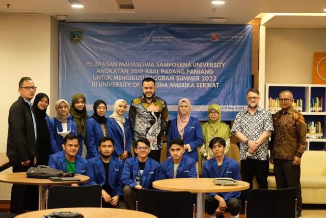 
 Wako Fadly Lepas 11 Mahasiswa Sampoerna University asal Padang Panjang ke Amerika Serikat