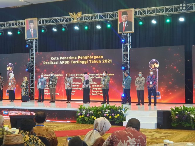 
 Dalam Kepemimpinan Wako Erman Safar, Bukittinggi Torehkan Prestasi di Tingkat Nasional