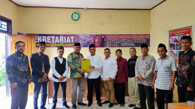 
 Asrial Amri mendaftarkan diri maju di Pilwana Sungai Kambut Kecamatan Pulau Punjung Dharmasraya Periode 2022 s.d 2028.