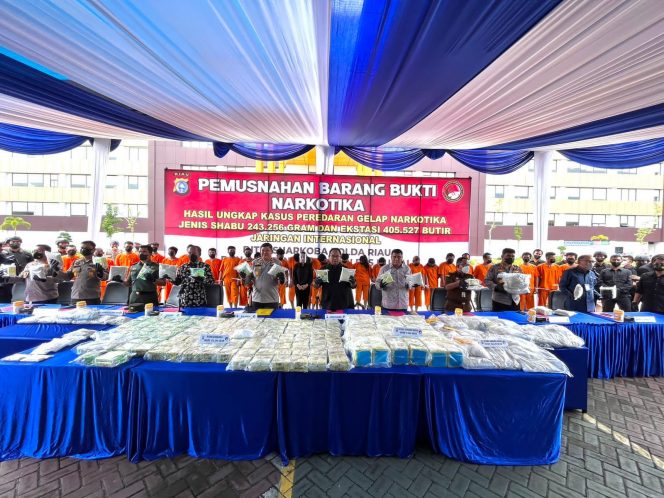 
 Polda Riau Musnahkan 243 Kg Sabu dan 405.527 Butir Ekstasi dari Jaringan Narkoba Internasional