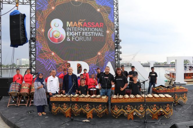 
 Ribuan Pengunjung Apresiasi Atraksi Seni Budaya Minangkabau di Makassar International Eight Festival