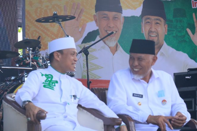 
 Ribuan Masyarakat Padati GOR Haji Agus Salim Dengarkan Tausyiah Das’ad Latief