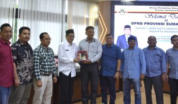 Sekwan DPRD Sumbar Jelaskan Perda Sekaitan PP No. 12 Tahun 2019 ke DPRD Padang Sidempuan
