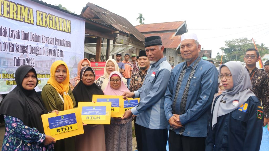60 Unit Rumah Masyarakat Jorong Mudiak Simpang Tanjuang Aro Terima Bantuan Perbaikan RTLH dari Gubernur Sumbar.
