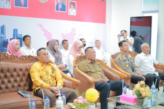 
 Bupati Pessel Rusma Yul Anwar beserta Forkopimda mengikuti Rapat Koordinasi Inspektur Daerah Seluruh Indonesia Tahun 2023 secara virtual, Rabu (25/1/2023) di Gedung PCC Painan