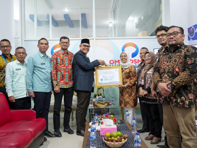 
 Kepatuhan Standar Pelayanan Publik Tahun 2022 Kabupaten Solok Raih Peringkat Tertinggi Tingkat Kabupaten di Sumatera Barat