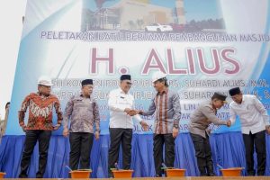 Bupati Solok dan Kapolda Sumbar Letakkan Batu Pertama Pembangunan Masjid H. Alius