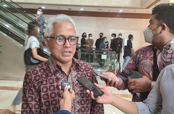 Anggota DPR RI Guspardi Gaus saat diwawancara wartawan. (Foto: istimewa)