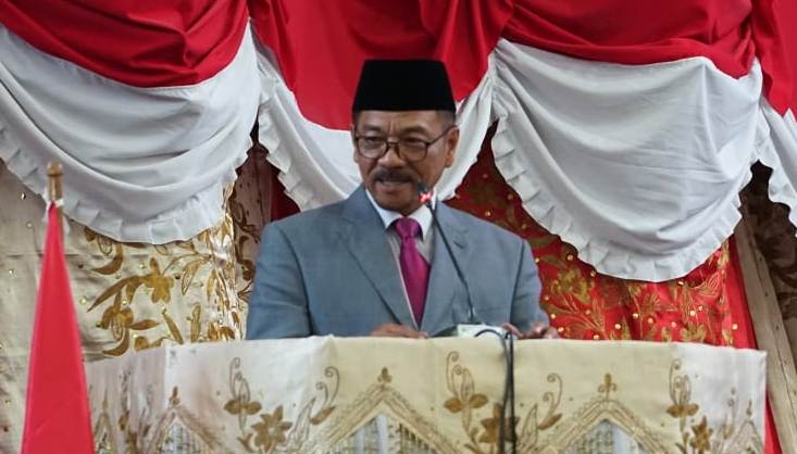 H. Gamawan Fauzi yang juga merupakan tokoh masyarakat Kabupaten Solok serta mantan Bupati Solok itu ikut memberikan sambutan saat paripurna istimewa.