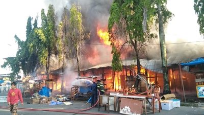 Kebakaran Hebat di Pasar Raya Padang, 40 Kios Hangus, Kerugian Miliaran Rupiah