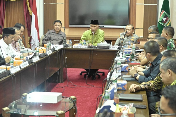 Gubernur Gelar Pertemuan dengan Wabup Pasbar, Guna Ungkap Kronologis Penguasaan Lahan Hutan Produksi oleh Masyarakat