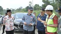 Gubernur Tegaskan Akses Jalan Penting untuk Perekonomian Warga di Bumi Sikerei saat Tinjau Pengerjaan Jalan Provinsi di Mentawai