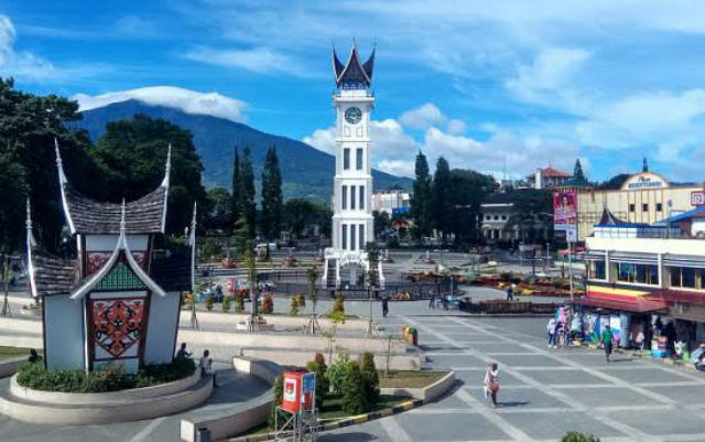 Objek Wisata Jam Gadang Bukittinggi (foto: Topsumbar.co.id)