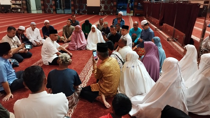 Temui Pengunjuk Rasa di Masjid Raya Sumbar, Gubernur Janjikan Keamanan dan Keadilan