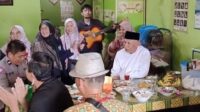 Gubernur Sebut Kemerdekaan Harus Dinikmati Bersama, pada saat nyanyikan lagu "Indonesia Pusaka" Bersama Seniman Jalanan