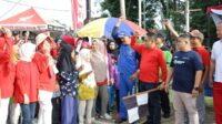 Evi Yandri Rajo Budiman Lepas 700 Peserta Jalan Santai IPPKS Kuranji saat Peringati HUT RI ke 78