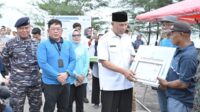 Gubernur Siapkan Hadiah Umrah bagi Nelayan Pengumpul Sampah Terbanyak di Pantai Padang