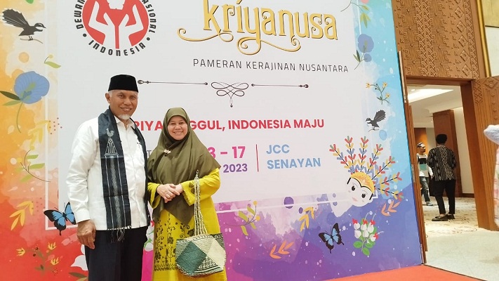 Gubernur dan Ketua Dekranasda Sumbar Sambangi Pelaku UMKM di Pameran Kriyanus 2023