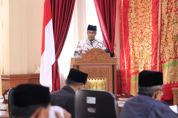 Pj. Wako Rida Ananda Jawab Pandangan Umum Fraksi di Sidang Paripurna DPRD Payakumbuh