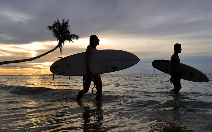 Selamat datang di Pantai Mapadegat, sebuah surga tersembunyi dengan pesona alam yang memukau. Terletak di Dusun Mapadegat Desa Tuapejat Pulau Sipora Mentawai, pantai ini menawarkan pengalaman liburan yang tak terlupakan. (Foto : Dok. Istimewa)