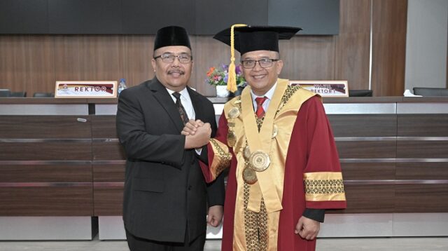 Sekda Sumbar Hansastri Hadiri Pengukuhan Enam Guru Besar Baru UIN Imam Bonjol Padang. (Foto : Dok. Istimewa)