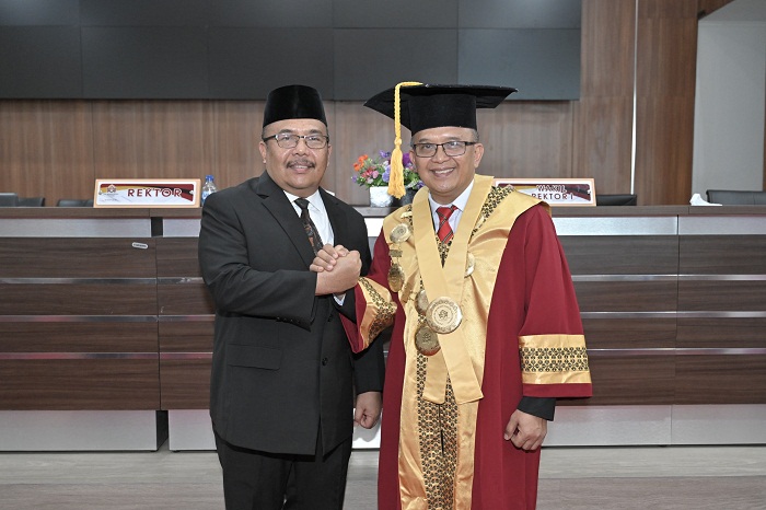 Sekda Sumbar Hansastri Hadiri Pengukuhan Enam Guru Besar Baru UIN Imam Bonjol Padang. (Foto : Dok. Istimewa)