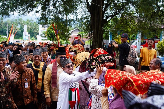 Festival Pesona Pangian 2023, Arakan Seribu Talam Mewarnai Keindahan Budaya Tanah Datar. (Foto : Dok. Istimewa)