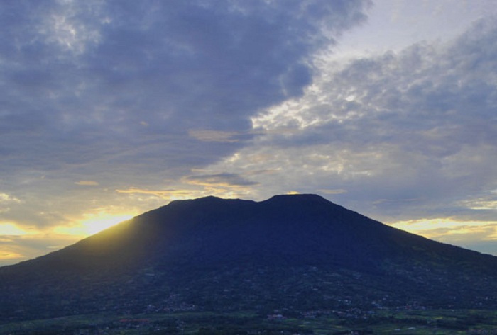 Gunung Marapi Sumatra Barat Waspada, Melihat Lebih Dekat Tingkatan Status dan Ancaman Gunung Api. (Foto : Dok. Istimewa)