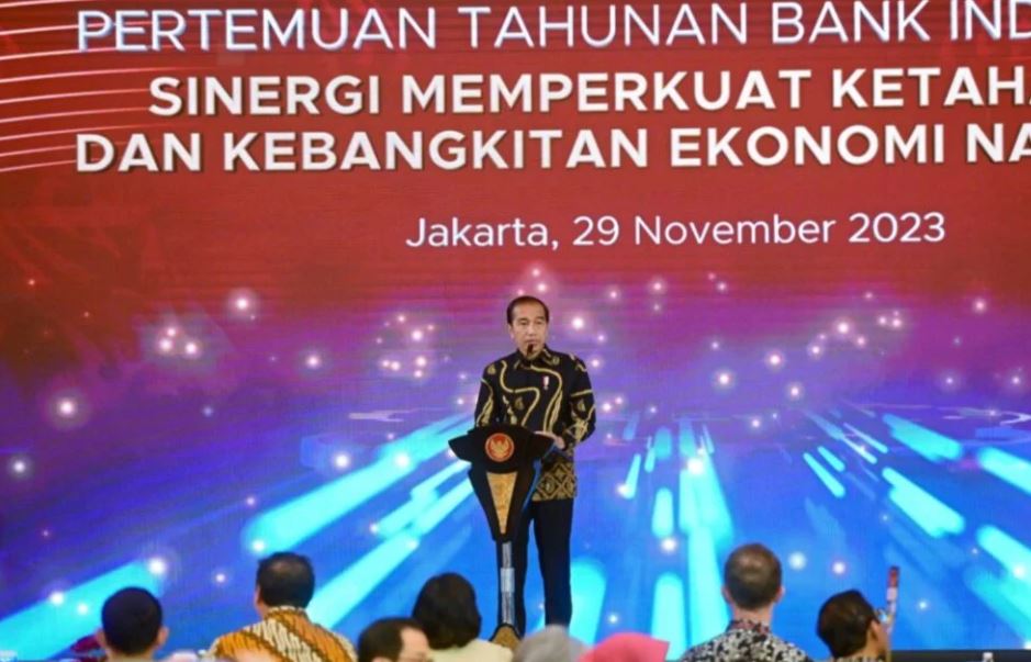 Presiden Joko Widodo (Jokowi) meminta agar semua KUR UMKM bisa dilakukan tanpa agunan atau tanpa jaminan.
