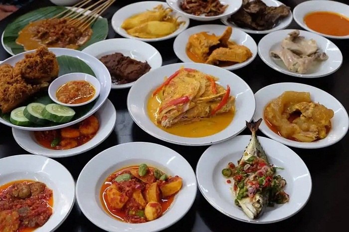 Bukittinggi's Culinary Extravaganza, Nasi Kapau, Lempah Pariaman, dan Kelezatan Lainnya yang Bikin Lidah Bergoyang! (Foto : Dok. Istimewa)