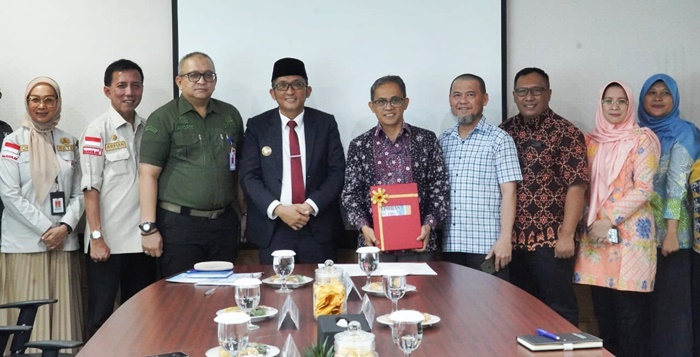 Wali Kota Padang Hendri Septa pertama kali serahkan LKPD ke BPK. (Dok. Kominfo)
