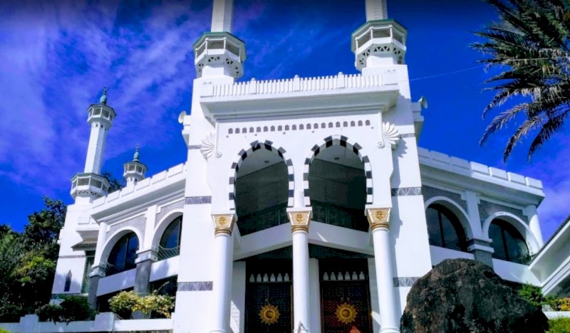 Mengunjungi Mesjid Nurzikrillah Miniatur Makkah di Lubuk Minturun, Sumatera Barat. (Foto : Dok. Istimewa)
